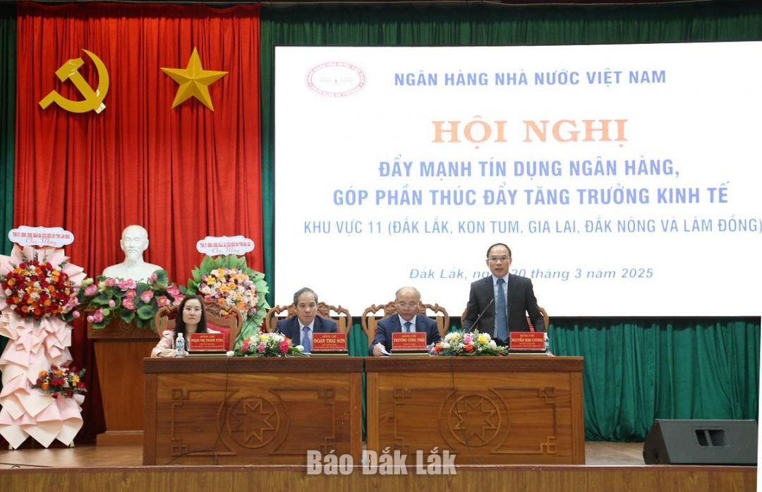 Lãnh đạo ngành ngân hàng và tỉnh Đắk Lắk điều hành hội nghị