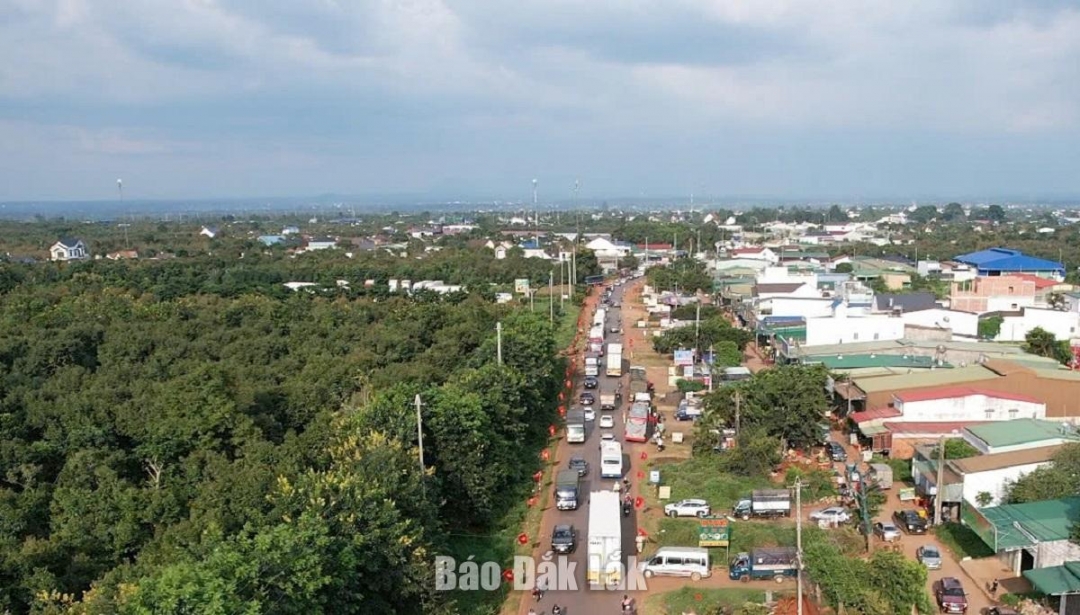 kết nối, chia
sẻ thông tin đất đai trong Cơ sở dữ liệu đất đai đang được quản lý, vận hành với Cơ sở dữ liệu quốc gia về dân cư