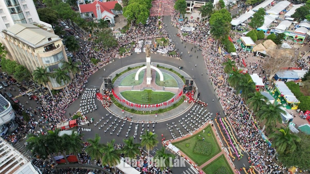 Tưng bừng lễ hội đường phố