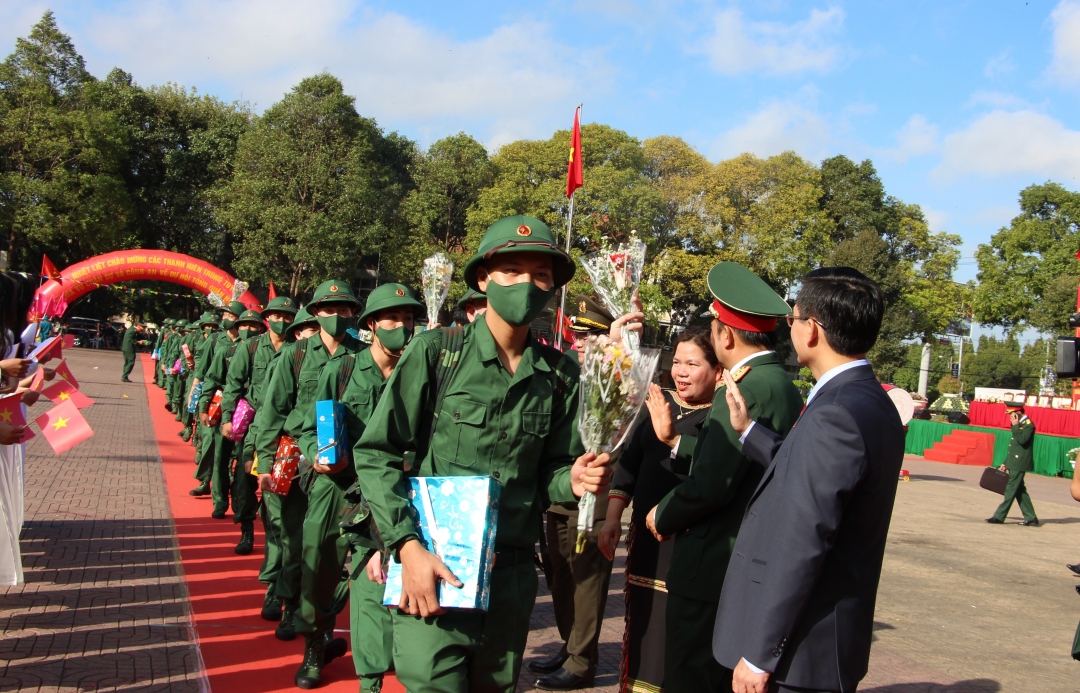 Công dân lên đường nhập ngũ năm 2023. Ảnh minh họa