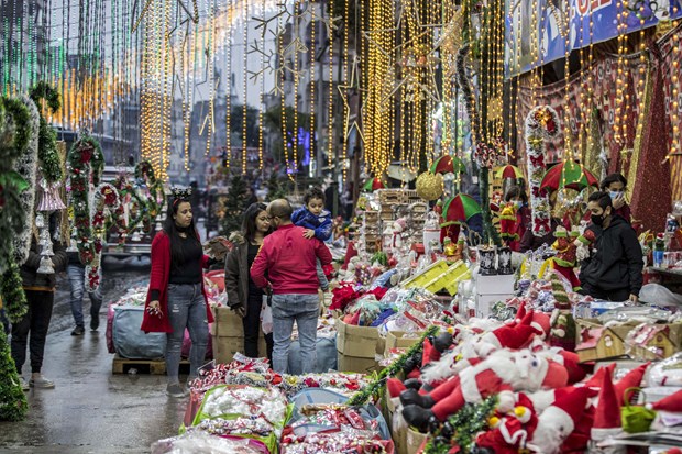 Quang cảnh tại một con phố mua bán tại thủ đô Cairo của Ai Cập. Ảnh: AFP/TTXVN