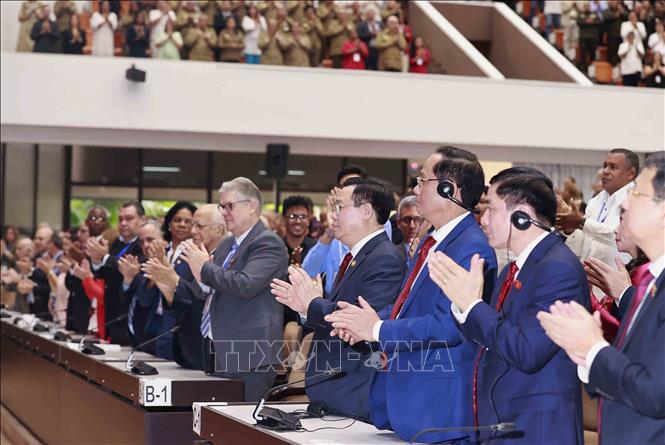 Chủ tịch Quốc hội Vương Đình Huệ dự, phát biểu tại phiên họp đặc biệt của Quốc hội Cuba khóa X và Lễ kỷ niệm 62 năm Chiến thắng Giron. Ảnh: TTXVN