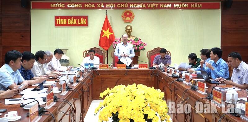Chủ tịch UBND tỉnh Phạm Ngọc Nghị phát biểu phiên họp.