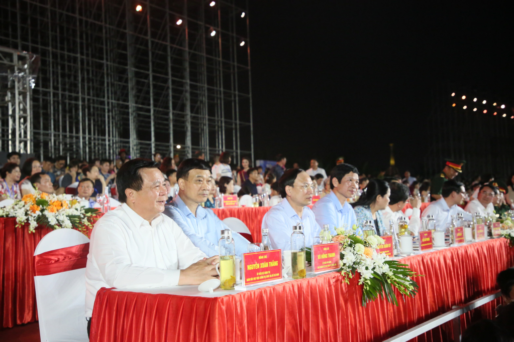 Các đại biểu dự Carnaval Hạ Long 2024.