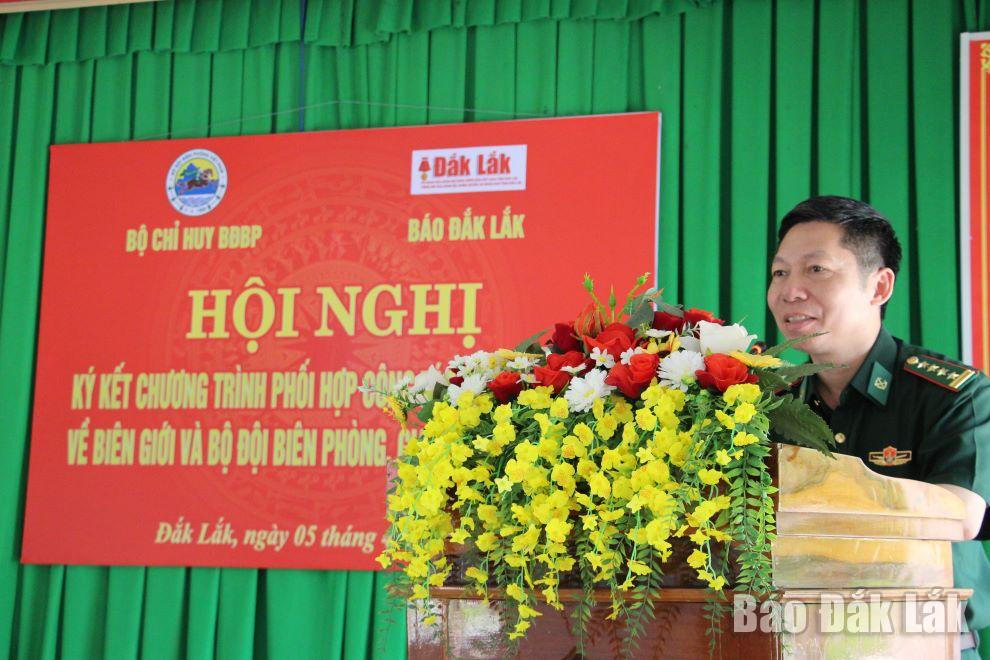 Đại tá Đỗ Quang Thấm, Chính ủy Bộ đội Biên phòng tỉnh phát biểu tại hội nghị.