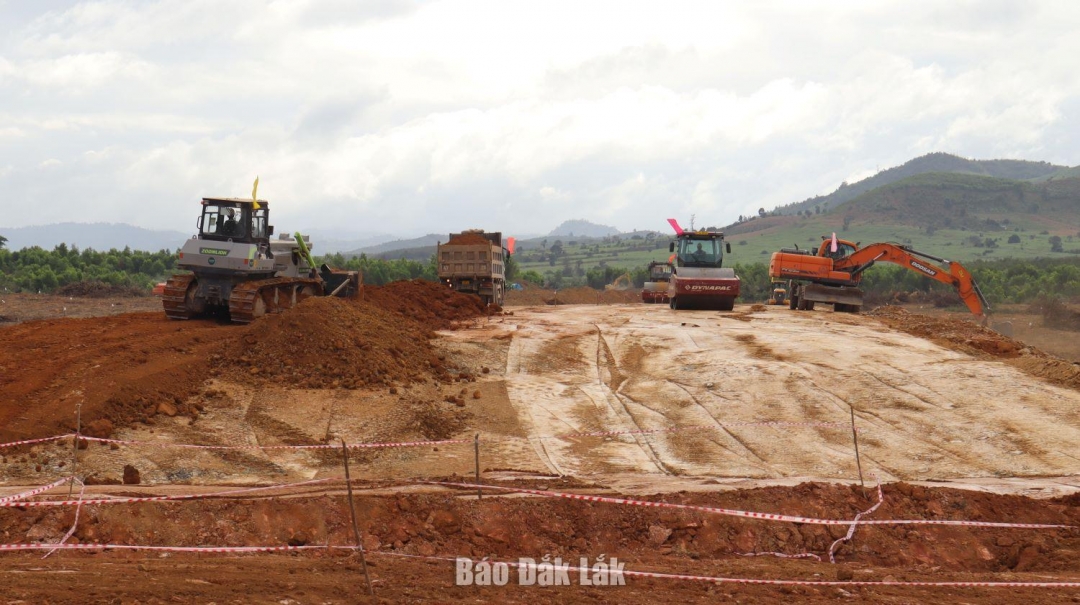 Thi công Dự án thành phần 3 thuộc Dự án cao tốc Khánh Hòa - Buôn Ma Thuột.