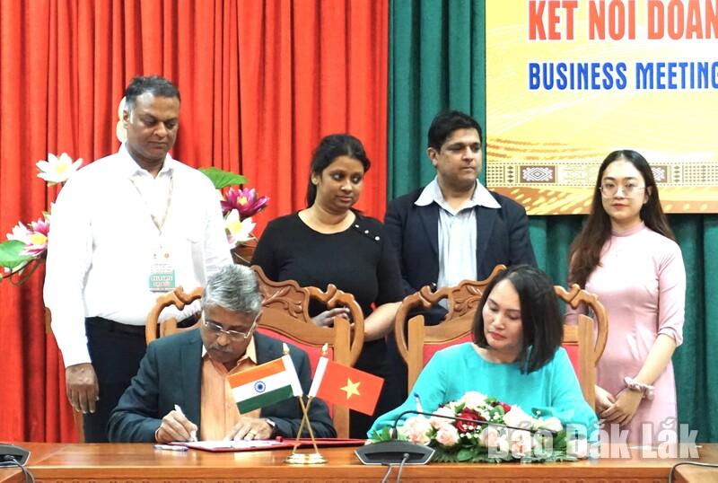 Các doanh nghiệp Ấn Độ và Đắk Lắk cùng ký biên bản ghi nhớ hợp tác.