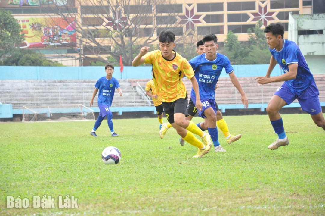 Sau chiến thắng giòn giã 4 - 0 trên sân nhà, Xuân Phú và các đồng đội nhận thất bại đầu tiên ở mùa giải.