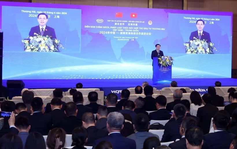 Chủ tịch Quốc hội Vương Đình Huệ phát biểu tại Diễn đàn Chính sách, Pháp luật Thúc đẩy Hợp tác Đầu tư và Thương mại Việt Nam-Trung Quốc. Ảnh: TTXVN