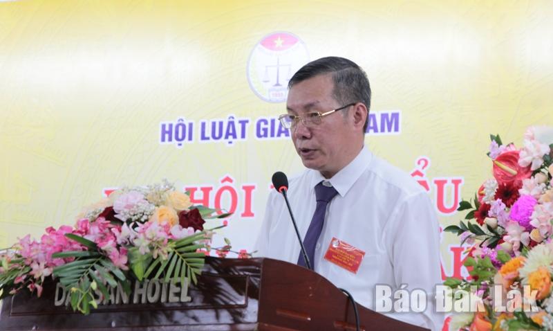 Chủ tịch Hội Luật gia tỉnh Nguyễn Tuấn Quang phát biểu tại đại hội.