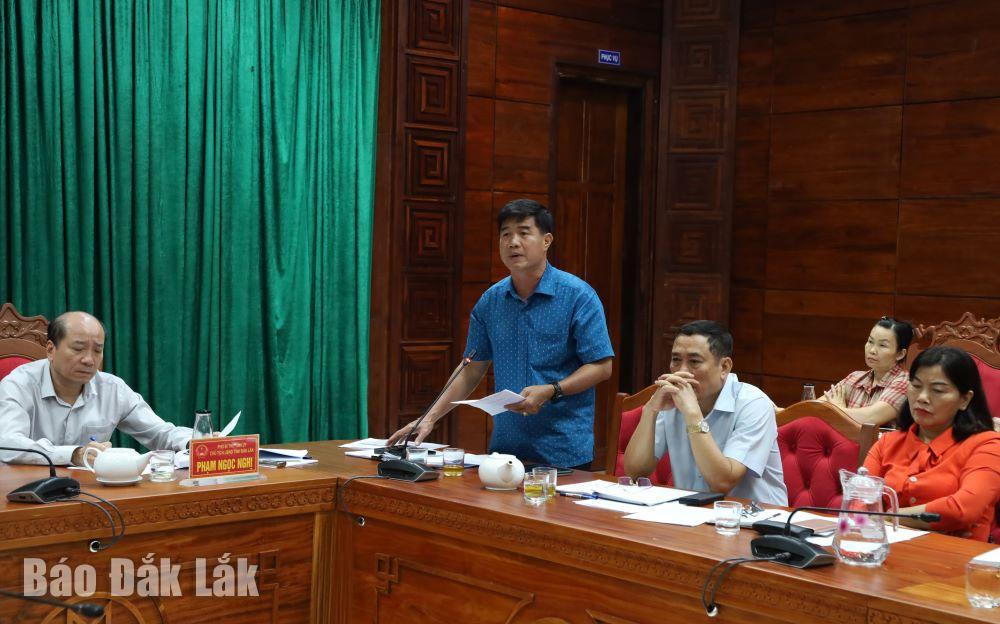 Phó Chủ tịch UBND tỉnh Nguyễn Thiên Văn đóng góp ý kiển.