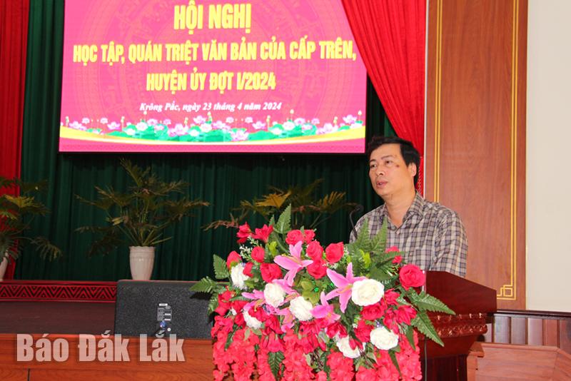 Bí thư Huyện ủy Krông Pắc Trần Hồng Tiến phát biểu khai mạc hội nghị.