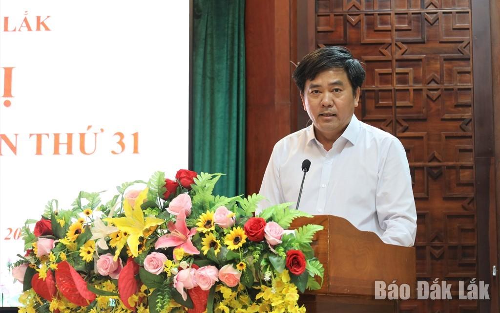 Tỉnh ủy viên, Giám đốc Sở Nông nghiệp và Môi trường Nguyễn Minh Huấn giải trình về tiến độ thực hiện nhiệm vụ điều chỉnh quy hoạch, kế hoạch sử dụng đất.