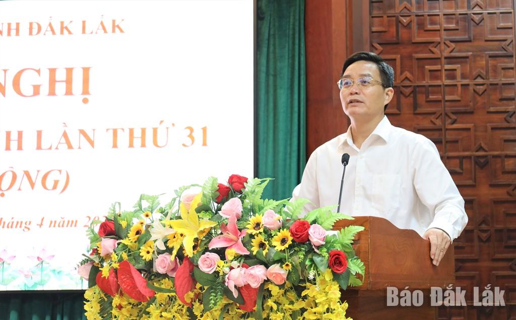 Ủy viên Trung ương Đảng, Bí thư Tỉnh ủy Nguyễn Đình Trung phát biểu tại hội nghị.