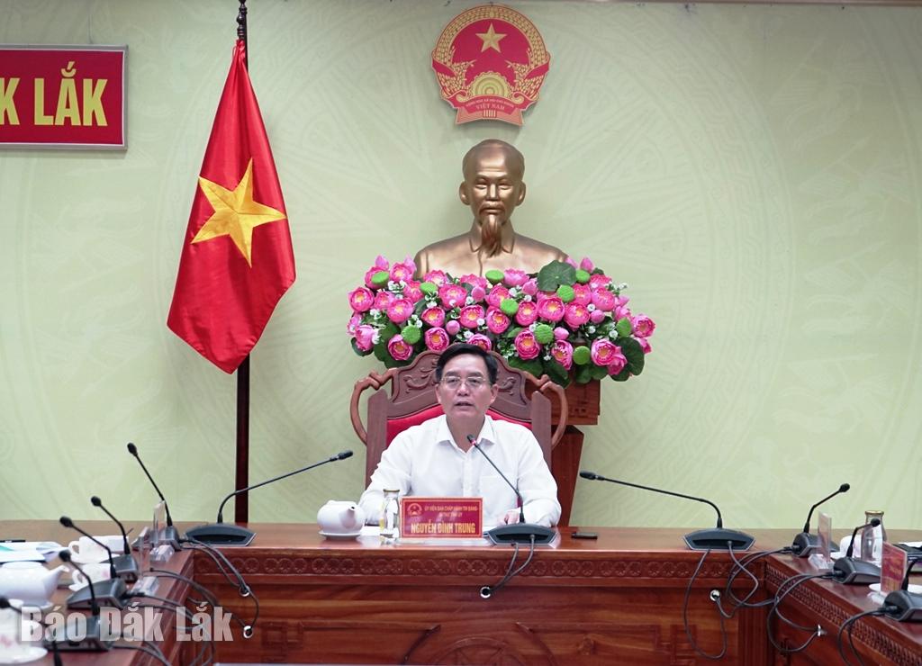 Bí thư Tỉnh ủy, Trưởng Ban Chỉ đạo Nguyễn Đình Trung phát biểu chỉ đạo tại cuộc họp