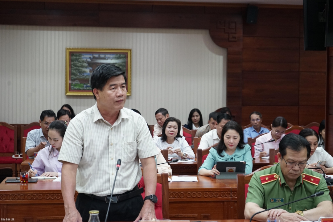  Phó Chủ tịch UBND tỉnh Nguyễn Thiên Văn tham gia ý kiến tại cuộc họp