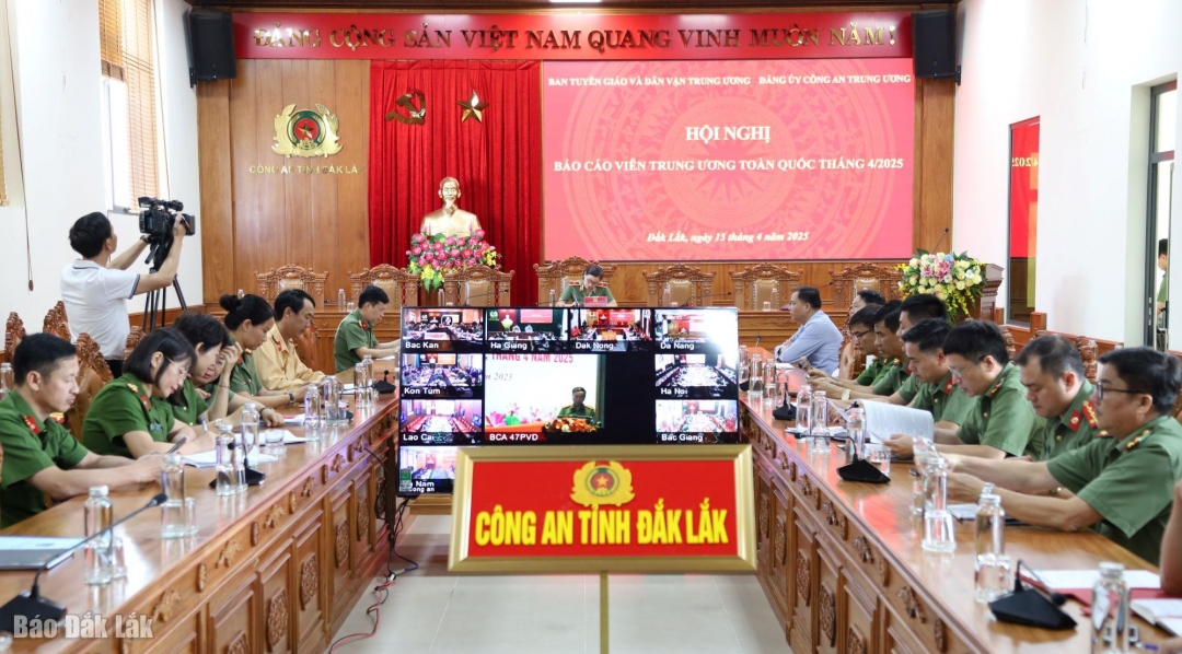 Các đại biểu tham dự hội nghị trực tuyến tại điểm cầu tỉnh Đắk Lắk.