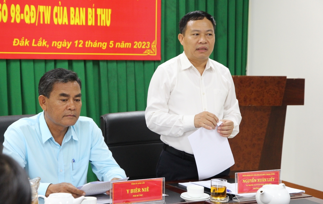 Đồng chí Nguyễn Xuân Liết, Vụ trưởng Vụ Cơ sở đảng, đảng viên (Ban Tổ chức Trung ương) phát biểu tại buổi làm việc.