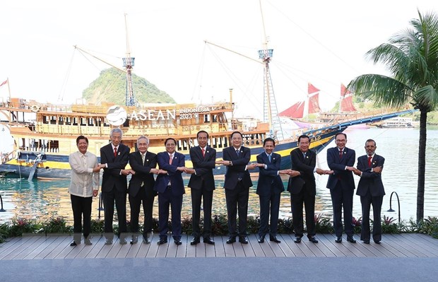 Thủ tướng Phạm Minh Chính và Trưởng đoàn các nước ASEAN chụp ảnh chung. Ảnh: TTXVN