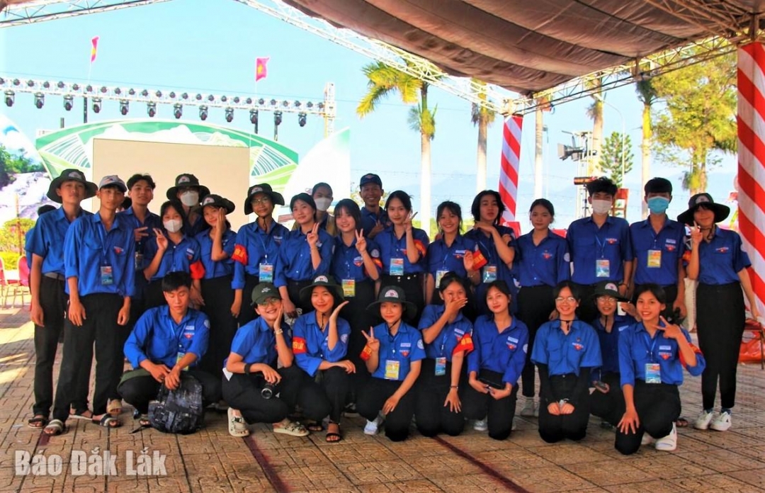 Một đội hình thanh niên xung kích tình nguyện thực hiện lễ hội của Huyện Đoàn Lắk. (Ảnh minh họa).