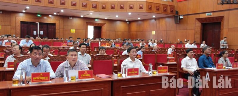 Các đại biểu tham dự hội nghị tại điểm cầu Tỉnh ủy Đắk Lắk.