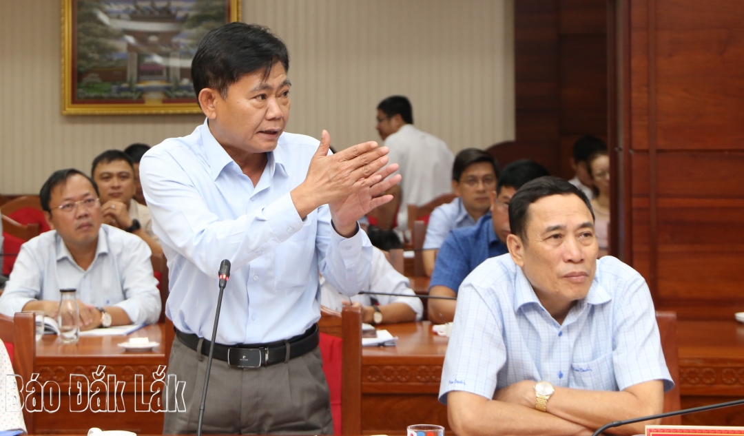 Giám đốc Sở Giao thông vận tải Đỗ Quang Trà nêu ý kiến tại cuộc họp. 