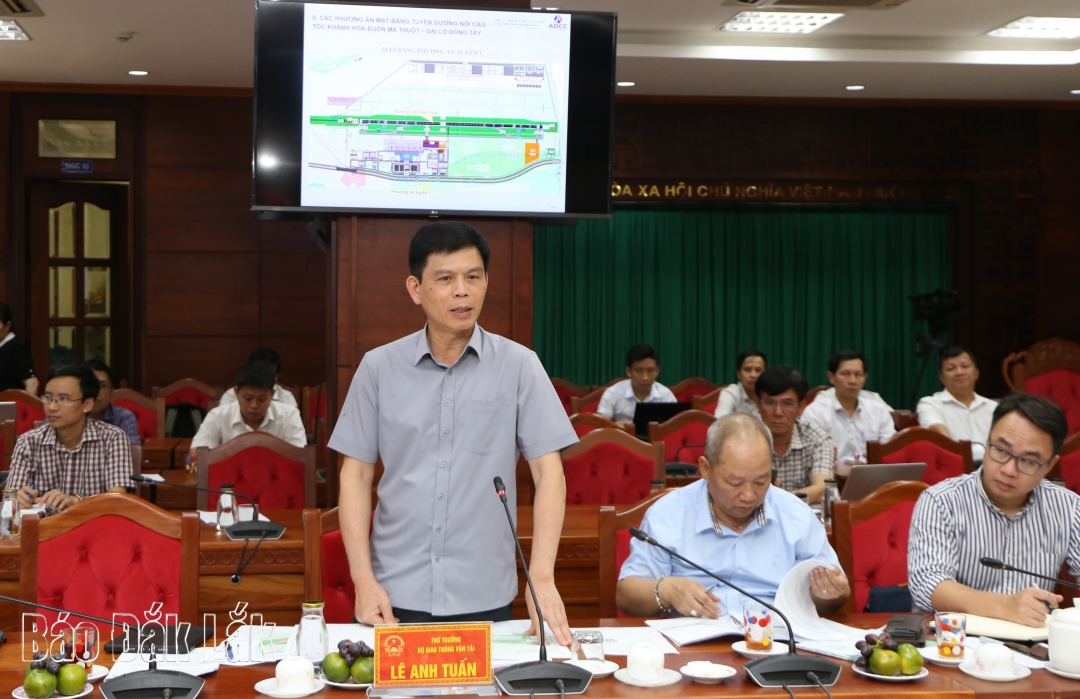 Thứ trưởng Bộ Giao thông vận tải Lê Anh Tuấn phát biểu kết luận buổi làm việc.