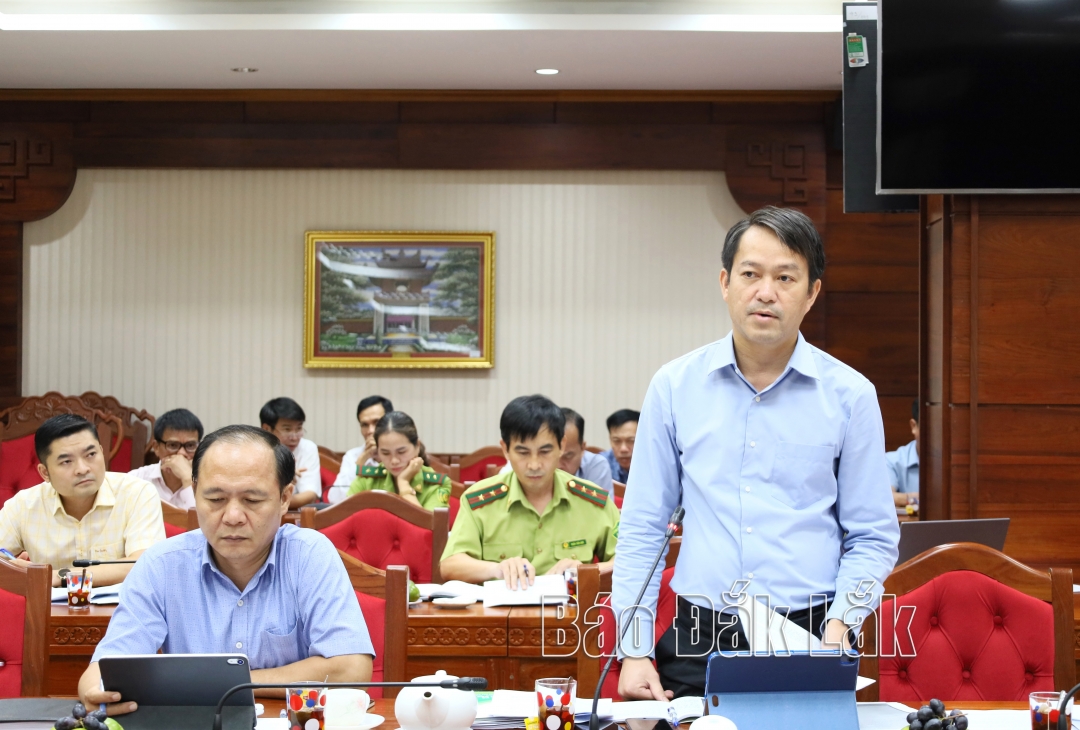 Phó Giám đốc Sở Nông nghiệp và Phát triển nông thôn Nguyễn Minh Chí thông tin tại buổi làm việc.