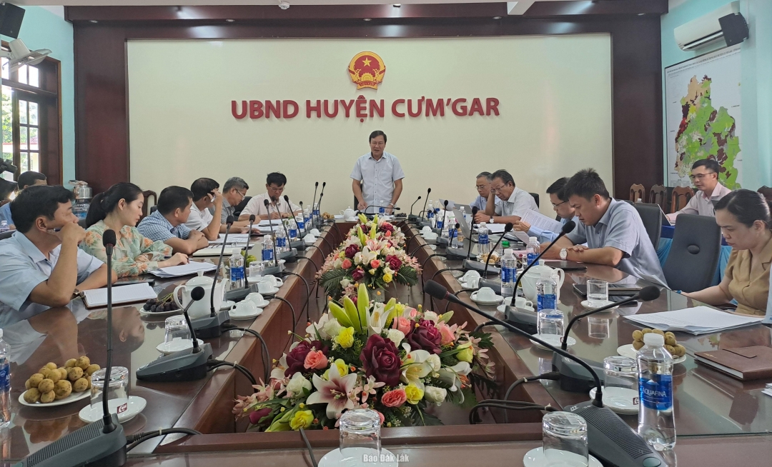 Đoàn giám sát của Thường trực HĐND tỉnh làm việc với UBND huyện Cư Mgar