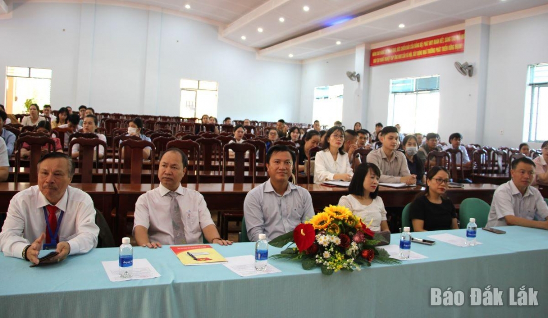 Các đại biểu tham dự khai mạc lớp nhận thức về Đảng.