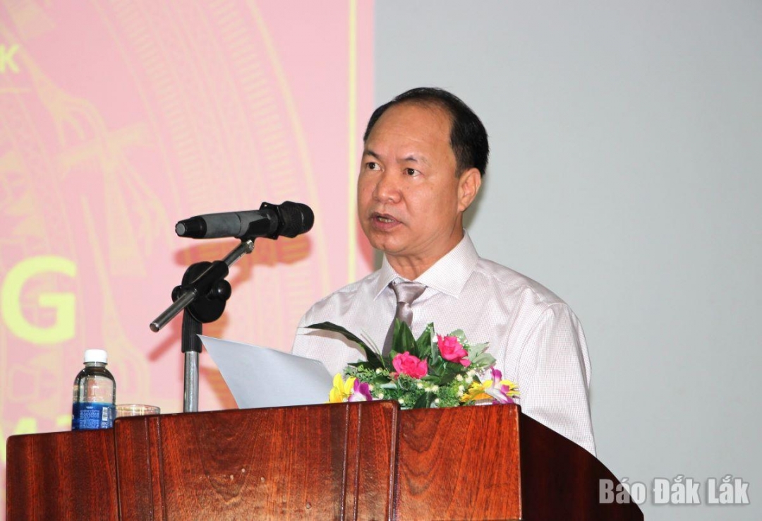 Phó Bí thư Đảng ủy UBND tỉnh Nguyễn Hữu Việt phát biểu tại buổi khai mạc.