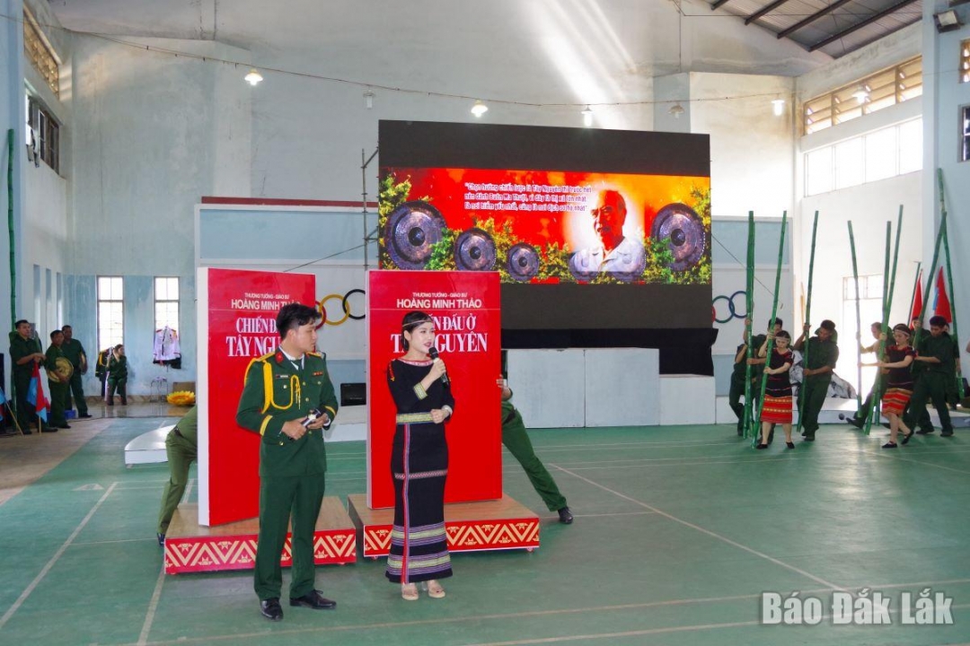 Phần giới thiệu cuốn hồi ký “Chiến đấu ở Tây Nguyên” của Thượng tướng Hoàng Minh Thảo của Đoàn thư viện quân đội.