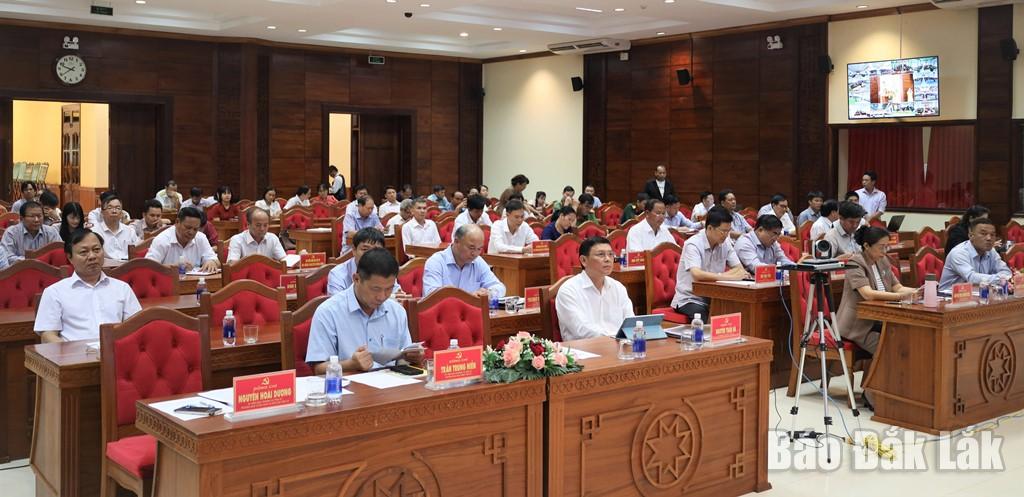 Các đại biểu tham dự hội nghị.