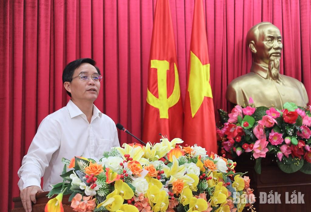 Ủy viên Trung ương Đảng, Bí thư Tỉnh ủy Nguyễn Đình Trung phát biểu tại hội nghị.