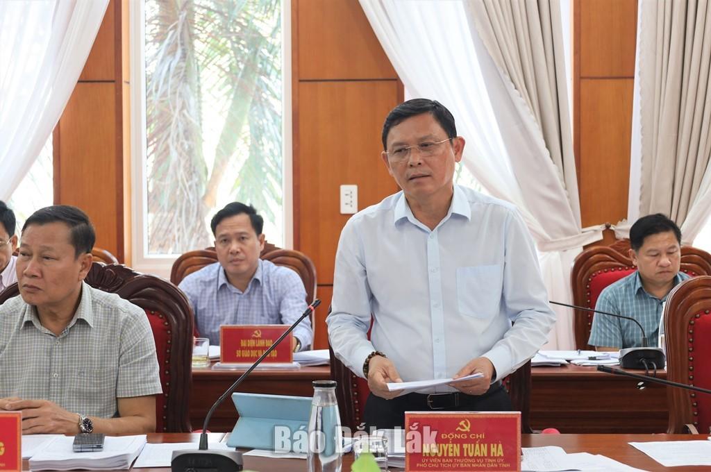 Ủy viên Ban Thường vụ Tỉnh ủy, Phó Chủ tịch Thường trực UBND tỉnh Nguyễn Tuấn Hà giải trình một số nội dung liên quan đến tăng trưởng của tỉnh.