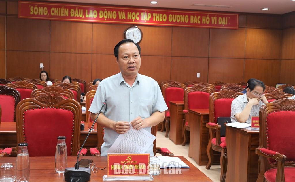 Tỉnh ủy viên, Hiệu trưởng Trường Chính trị tỉnh Huỳnh Chiến Thắng báo cáo dự thảo