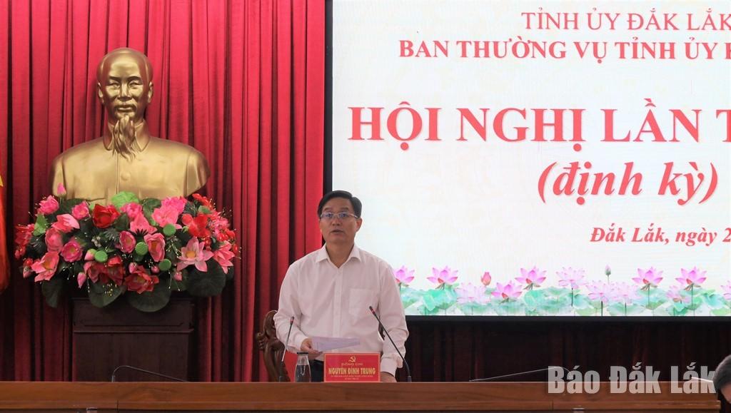 Ủy viên Trung ương Đảng, Bí thư Tỉnh ủy Nguyễn Đình Trung phát biểu tại hội nghị.