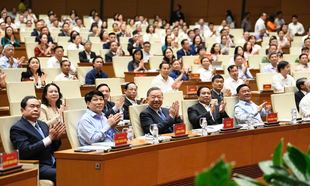 Các đồng chí lãnh đạo Đảng, Nhà nước, Quốc hội dự hội nghị. Ảnh: VGP