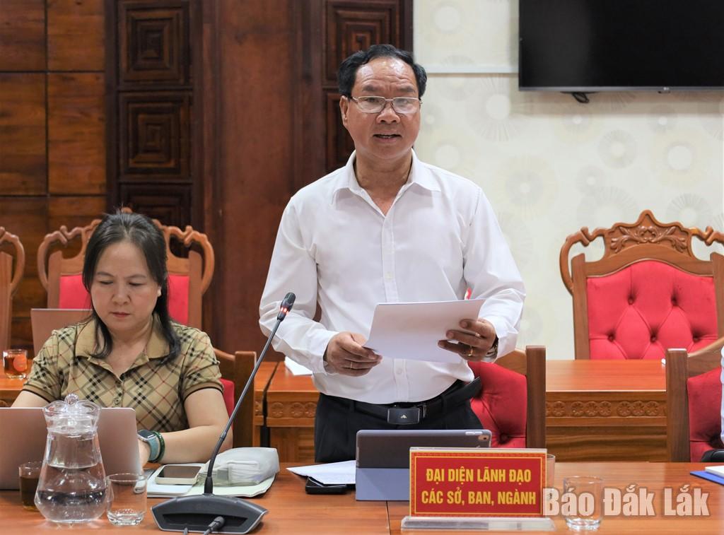 lãnh đạo sở Nội vụ báo cáo tóm tắt tình hình thực hiện sắp xếp tổ chức bộ máy hành chính, chất lượng nguồn nhân lực cán bộ, công chức và nhu cầu đào tạo, bồi dưỡng nguồn nhân lực. 