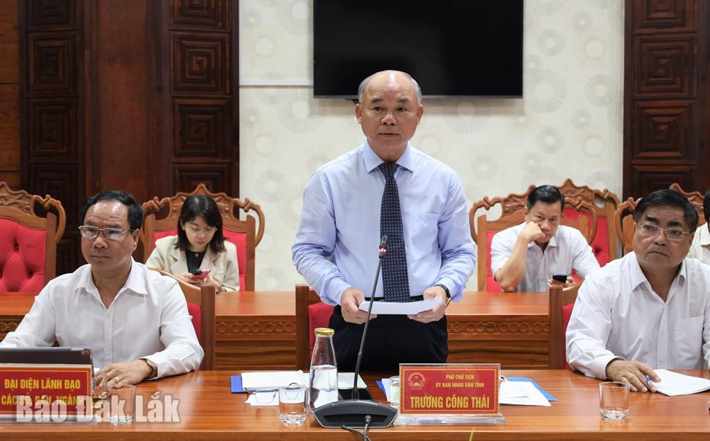 Tỉnh ủy viên, Phó Chủ tịch UBND tỉnh Đắk Lắk Trương Công Thái phat biểu tại buổi làm việc.
