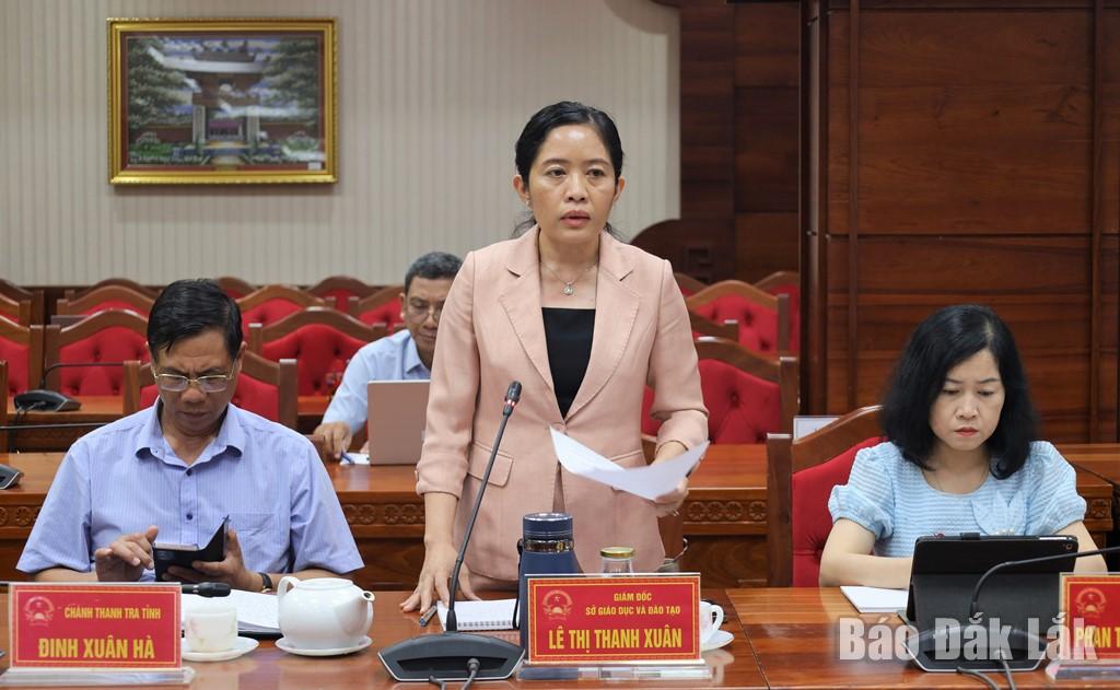 Tỉnh ủy viên, Giám đốc Sở Giáo dục và Đào tạo tỉnh Đắk Lắk Nguyễn Thị Thanh Xuân nêu phương án bố trí, sắp xếp cho học sinh tỉnh Phú Yên lên học tại tỉnh Đắk Lắk.