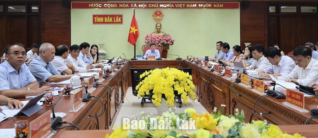 Các đại biểu tham dự hội nghị tại điểm cầu UBND tỉnh Đắk Lắk.