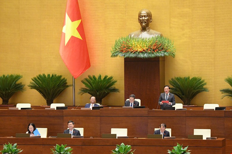 Phó Chủ tịch Quốc hội Nguyễn Khắc Định điều hành nội dung phiên thảo luận. Ảnh: quochoi.vn