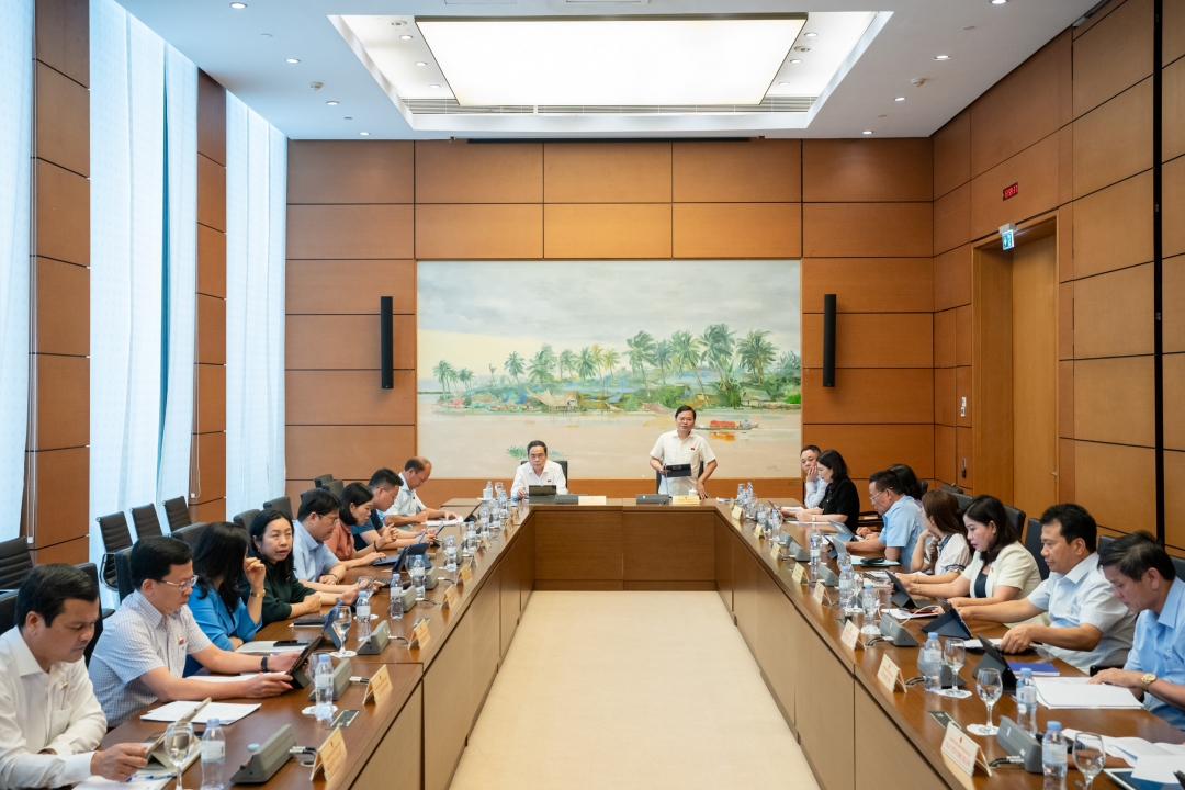 Quang cảnh phiên thảo luận tại Tổ 13. Ảnh: quochoi.vn