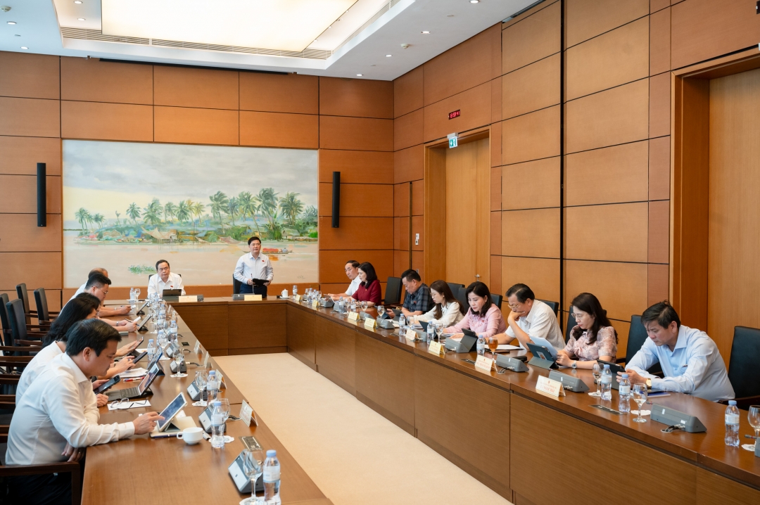 Quang cảnh phiên thảo luận tại Tổ 13. Ảnh: quochoi.vn