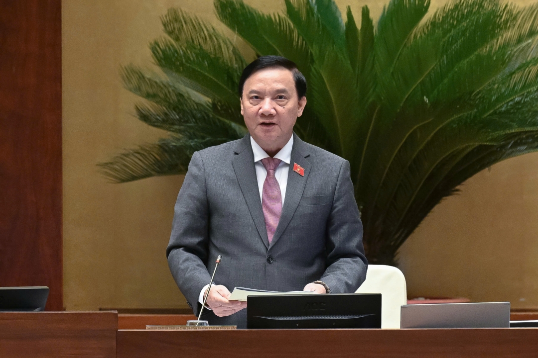 Phó Chủ tịch Quốc hội Nguyễn Khắc Định điều hành phiên thảo luận. Ảnh: quochoi.vn