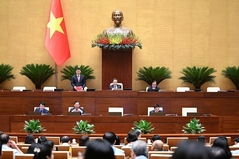 Phó Chủ tịch Quốc hội Vũ Hồng Thanh điều hành nội dung thảo luận. Ảnh: quochoi.vn