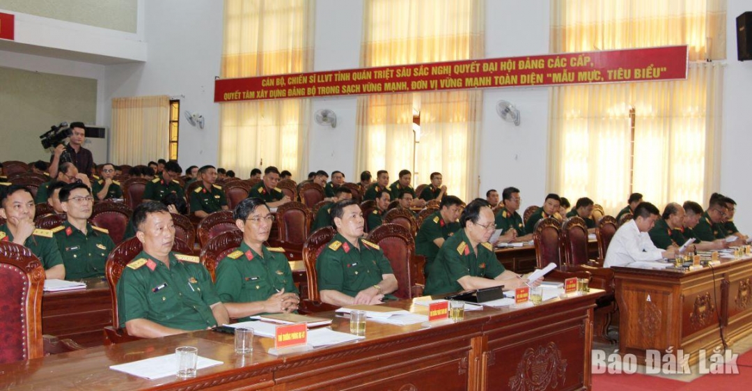 Các đại biểu tham dự hội nghị.