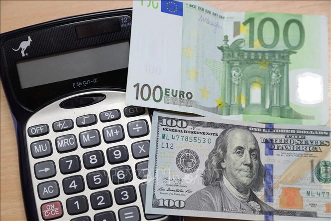 Theo Chủ tịch Ngân hàng Trung ương châu Âu Christine Lagarde, đồng euro có thể thay thế USD để trở thành đồng tiền chuẩn toàn cầu cho thương mại quốc tế.