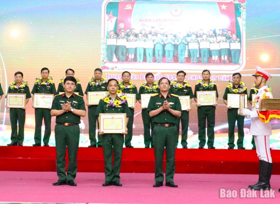 Thượng tá Cao Xuân Đức, Chính ủy Trung đoàn 584...